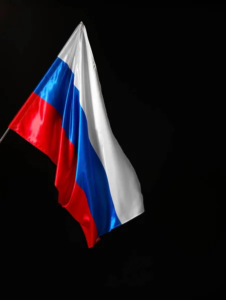 Koyu Arkaplanda Rus Bayrağı Yakın Plan — Stok fotoğraf