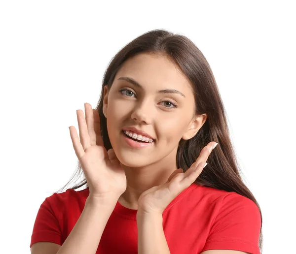 Hübsches Teenager Mädchen Mit Zahnspange Auf Weißem Hintergrund — Stockfoto