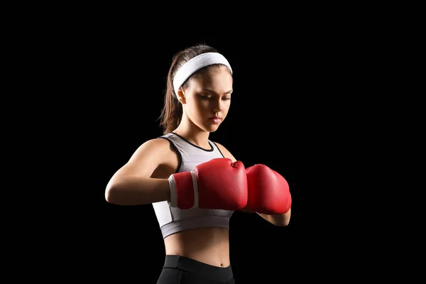 Sportliches Teenager Mädchen Mit Boxhandschuhen Auf Schwarzem Hintergrund — Stockfoto