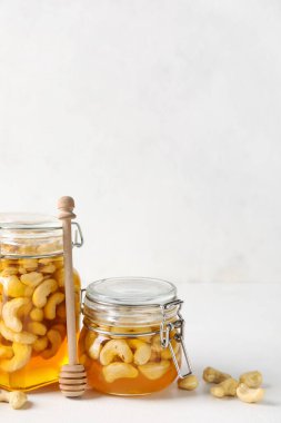 Tatlı ballı tatlı fındıklı tatlı fındıklı kavanozlar.