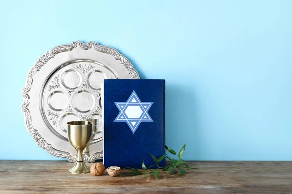Passover Seder Plate Torah Cup Table Color Background — Stock Photo, Image