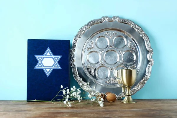 Passover Seder Plate Torah Cup Table Color Background — Stock Photo, Image