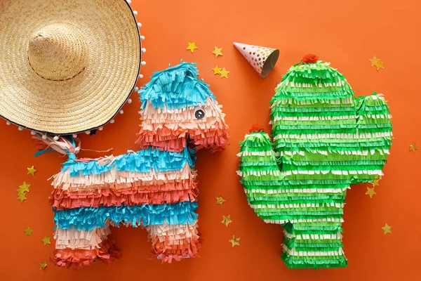 Mexikanska Pinatas Och Sombrero Hatt Färg Bakgrund — Stockfoto