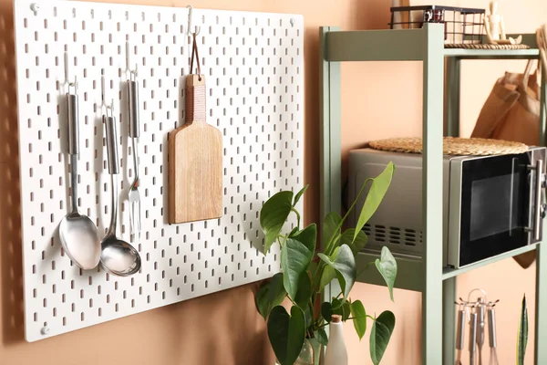 Pegboard Kitchen Utensils Shelf Unit Color Wall — Stock Photo, Image