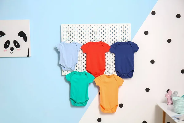 Pegboard Baby Bodysuits Hanging Color Wall Children Room — Stock Photo, Image