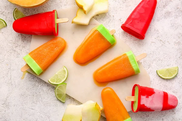 Board Tasty Popsicles Melon Pieces Light Background — Stock Photo, Image