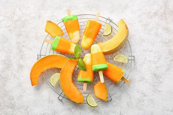 Tasty Popsicles Melon Pieces Light Background — Stock Photo, Image