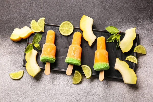 Board Tasty Popsicles Melon Pieces Dark Background — Stock Photo, Image