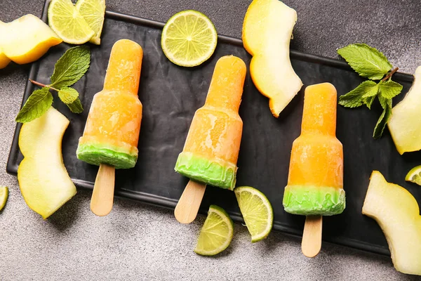 Board Tasty Popsicles Melon Pieces Dark Background — Stock Photo, Image