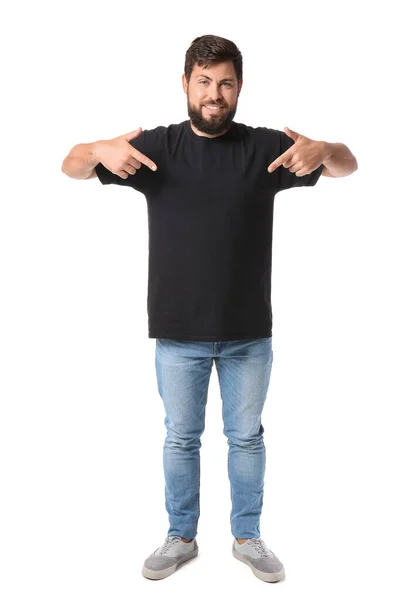 Stilig Man Pekar Svart Shirt Vit Bakgrund — Stockfoto