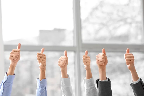 Business People Showing Thumbs Office — Stock Photo, Image