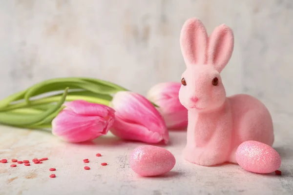 Lapin Pâques Mignon Avec Des Œufs Peints Des Fleurs Sur — Photo