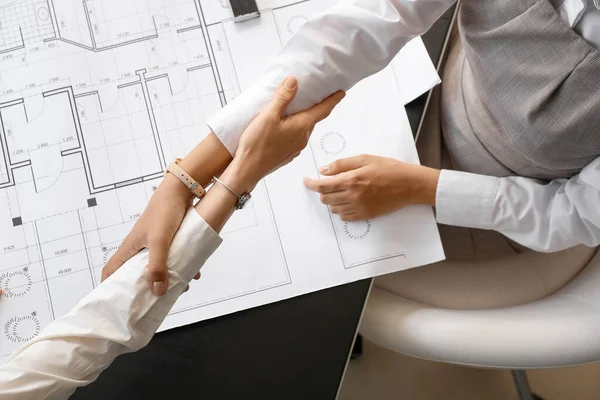 Businesswomen Holding Hands Together Meeting Office Top View — Stock Photo, Image