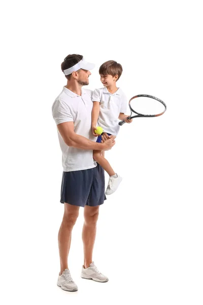 Kleine Jongen Zijn Vader Met Tennis Racket Bal Witte Achtergrond — Stockfoto