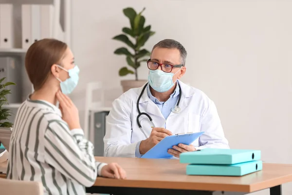 Ill Woman Sore Throat Visiting Doctor Clinic — Stock Photo, Image