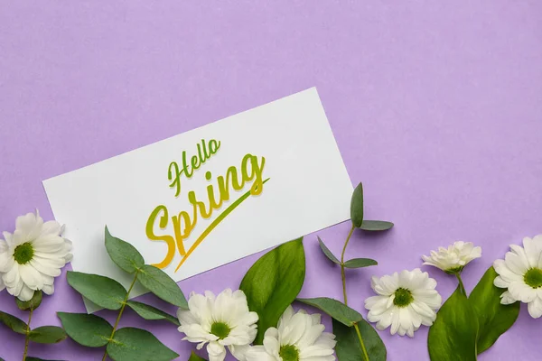 Karta Tekstem Hello Spring Kwiatowy Wystrój Tle Liliowym Zbliżenie — Zdjęcie stockowe