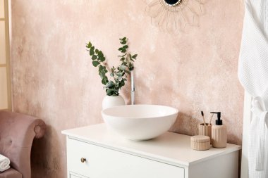 Lavabolu modern banyonun güzel iç mekanı.