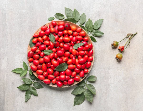 Plate Fresh Rose Hip Berries Light Background — Stock Photo, Image