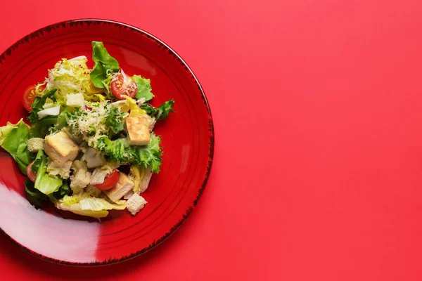 Plate Tasty Vegan Caesar Salad Red Background — Stock Photo, Image