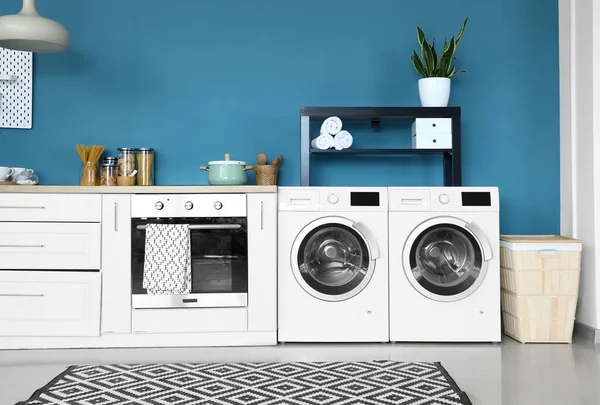 Interior Elegante Cocina Con Lavadoras Modernas Horno — Foto de Stock