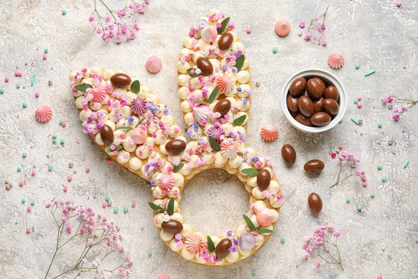 Composition Beautiful Cake Flowers Candies Easter Celebration Light Background — Stock Photo, Image