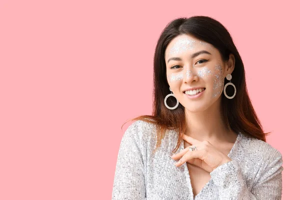 Portrait Smiling Asian Woman Glitter Makeup Pink Background — Stock Photo, Image