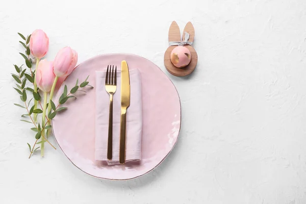 Beautiful Table Setting Easter Egg Tulips White Background — Stock Photo, Image