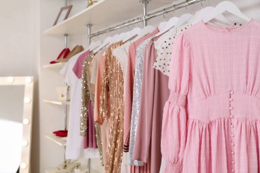 Mezuniyet balosu için güzel elbiseler.