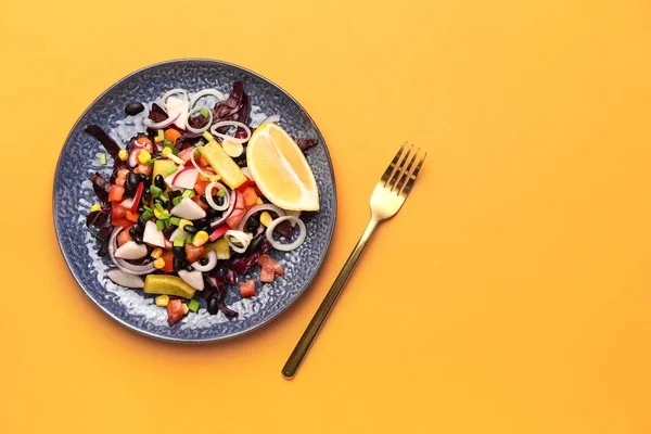 Plaat Van Mexicaanse Groente Salade Met Zwarte Bonen Radijs Kleur — Stockfoto