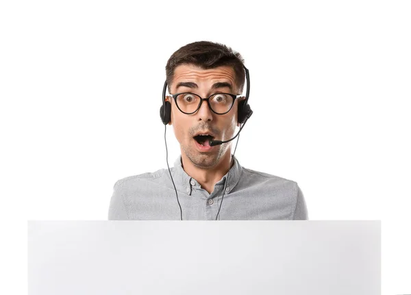 Geschokt Mannelijke Consultant Van Call Center Bril Met Blanco Papier — Stockfoto