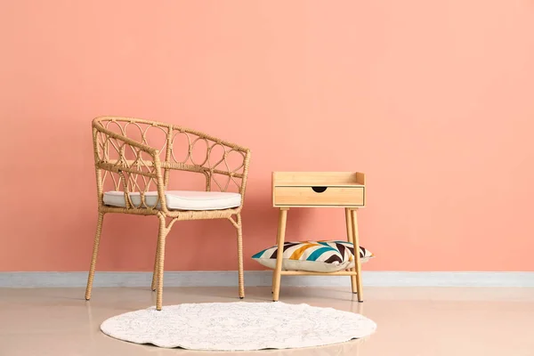 Wicker Chair Wooden Table Pillow Pink Wall — Stock Photo, Image