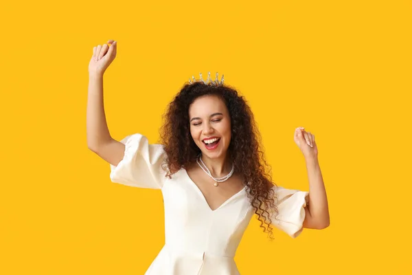 Beautiful Happy African American Woman Stylish Dress Tiara Yellow Background — Stock Photo, Image