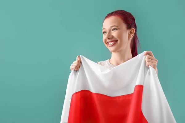 Красивая Молодая Женщина Флагом Польши Зеленом Фоне — стоковое фото