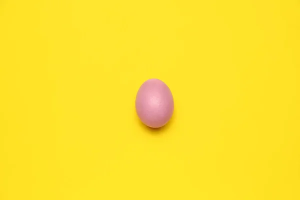 Telur Paskah Yang Indah Dengan Latar Belakang Kuning — Stok Foto