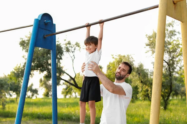 Little Boy His Father Working Out Tourniquets Outdoors — Stock Photo, Image