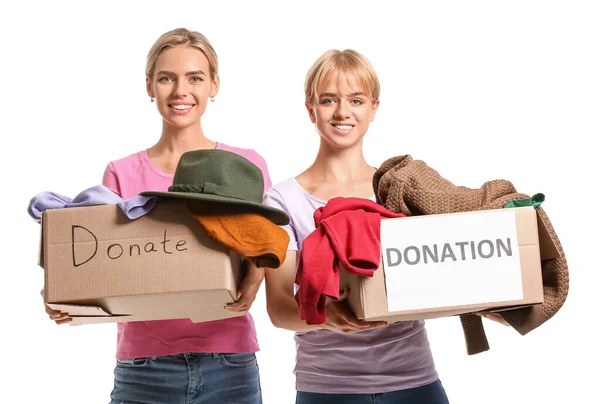 Hermanas Jóvenes Sosteniendo Cajas Con Donaciones Sobre Fondo Blanco — Foto de Stock