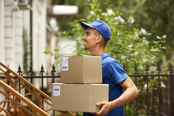 Male Courier Parcels Outdoors — Stock Fotó