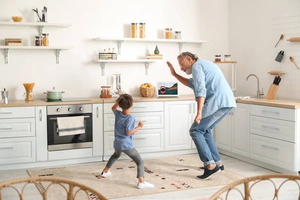 Little Boy His Grandfather Dancing Kitchen — Stock Photo, Image