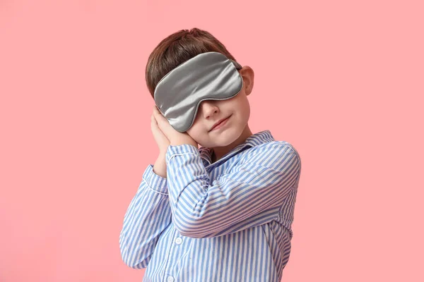 Malý Chlapec Spánkovou Maskou Barevném Pozadí — Stock fotografie