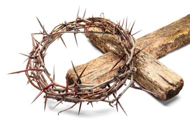 Beyaz zemin üzerinde ahşap haç olan dikenli taç.