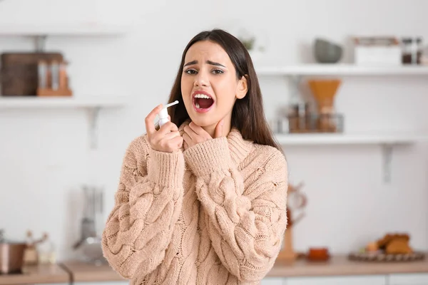 Young Woman Spraying Her Sore Throat Kitchen — Stock Photo, Image
