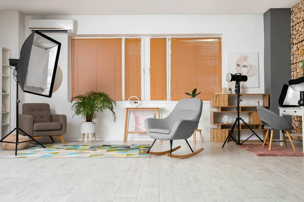 Interiör Modern Fotostudio Med Belysningsutrustning Och Möbler — Stockfoto