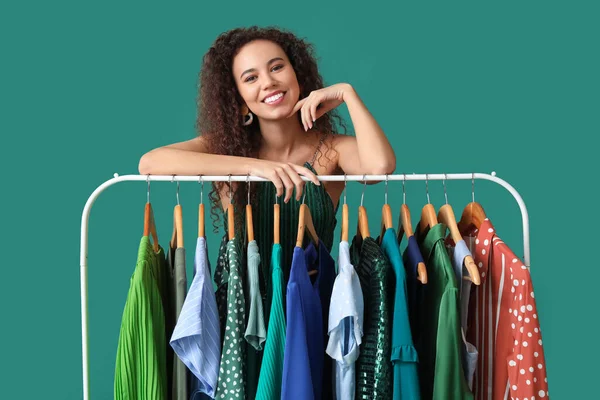 Beautiful African American Girl Rack Clothes High School Prom Green — Stock Photo, Image