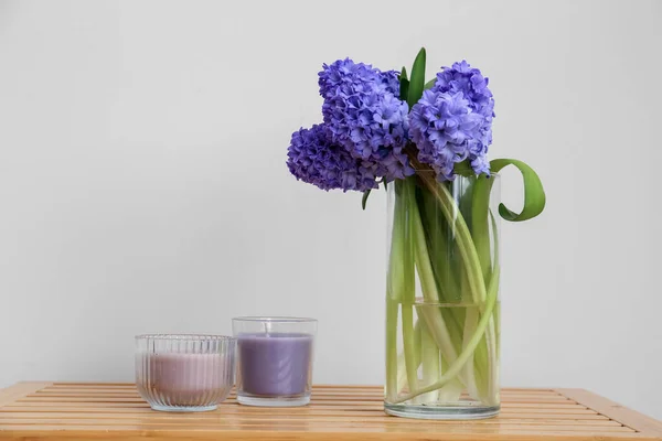 Vase Hyacinth Flowers Candles Wooden Table White Wall — Stock Photo, Image