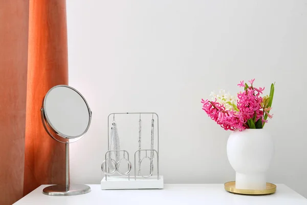 Stylish Jewelry Vase Hyacinth Flowers Mirror Table White Wall — Stock Photo, Image