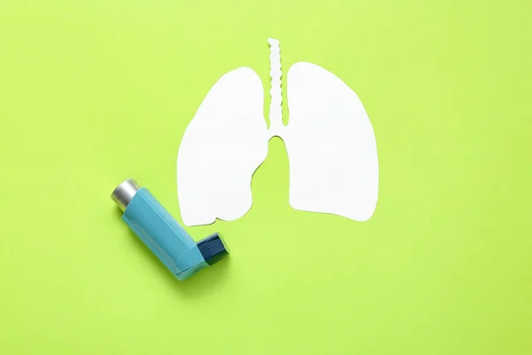 Paper Lungs Inhaler Green Background — Stock Photo, Image