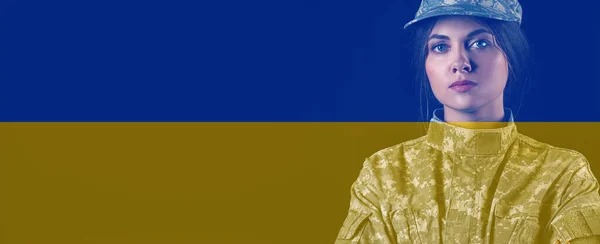 Подвійний Вплив Солдата Українського Прапора Простором Тексту — стокове фото