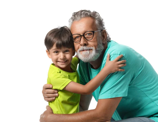 Niño Pequeño Con Abuelo Abrazándose Sobre Fondo Blanco —  Fotos de Stock