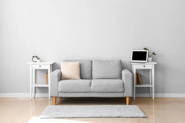 Stylish Interior White Bedside Table Couch Light Grey Wall — Stock Photo, Image