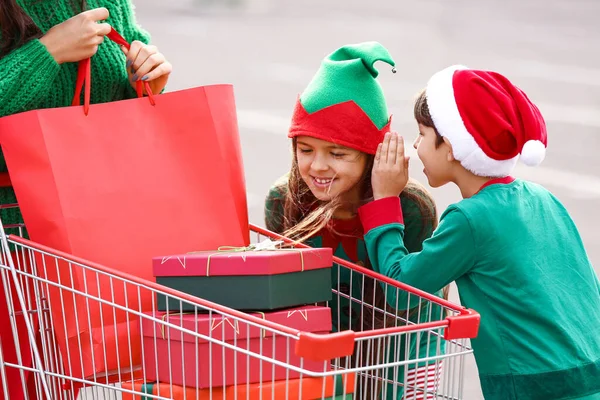 Woman Her Cute Children Christmas Gifts Shopping Cart Outdoors — Stock Photo, Image